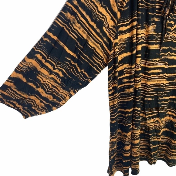 New •Lularoe Debra Peasant top - Picture 8 of 9